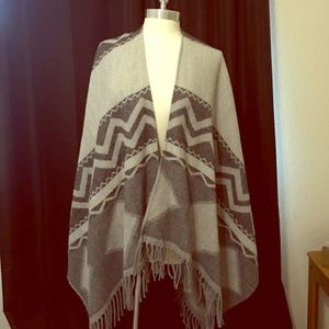 🍁Geometric Patterned Gray Shawl Wrap Poncho Warm and Cozy